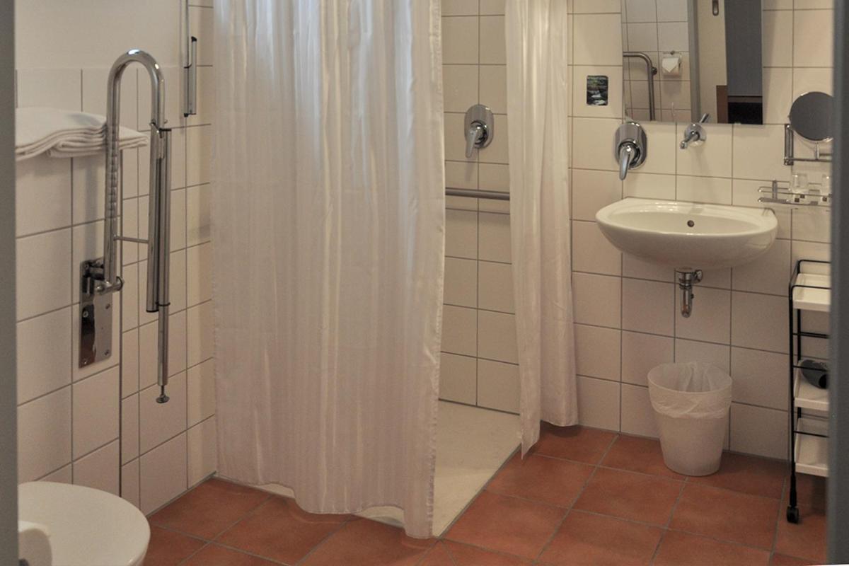 Seminarhotel In Der Manfred-Sauer-Stiftung Lobbach Kültér fotó
