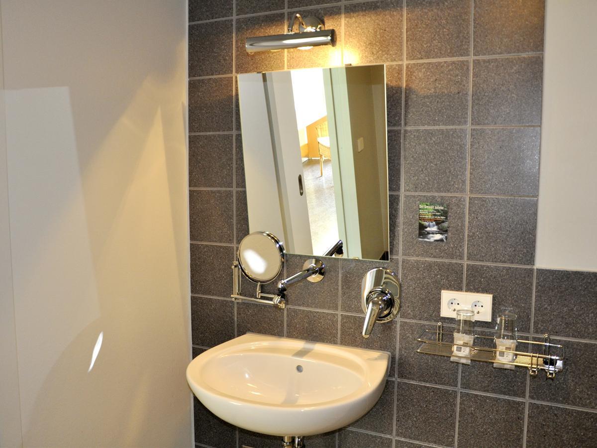 Seminarhotel In Der Manfred-Sauer-Stiftung Lobbach Szoba fotó