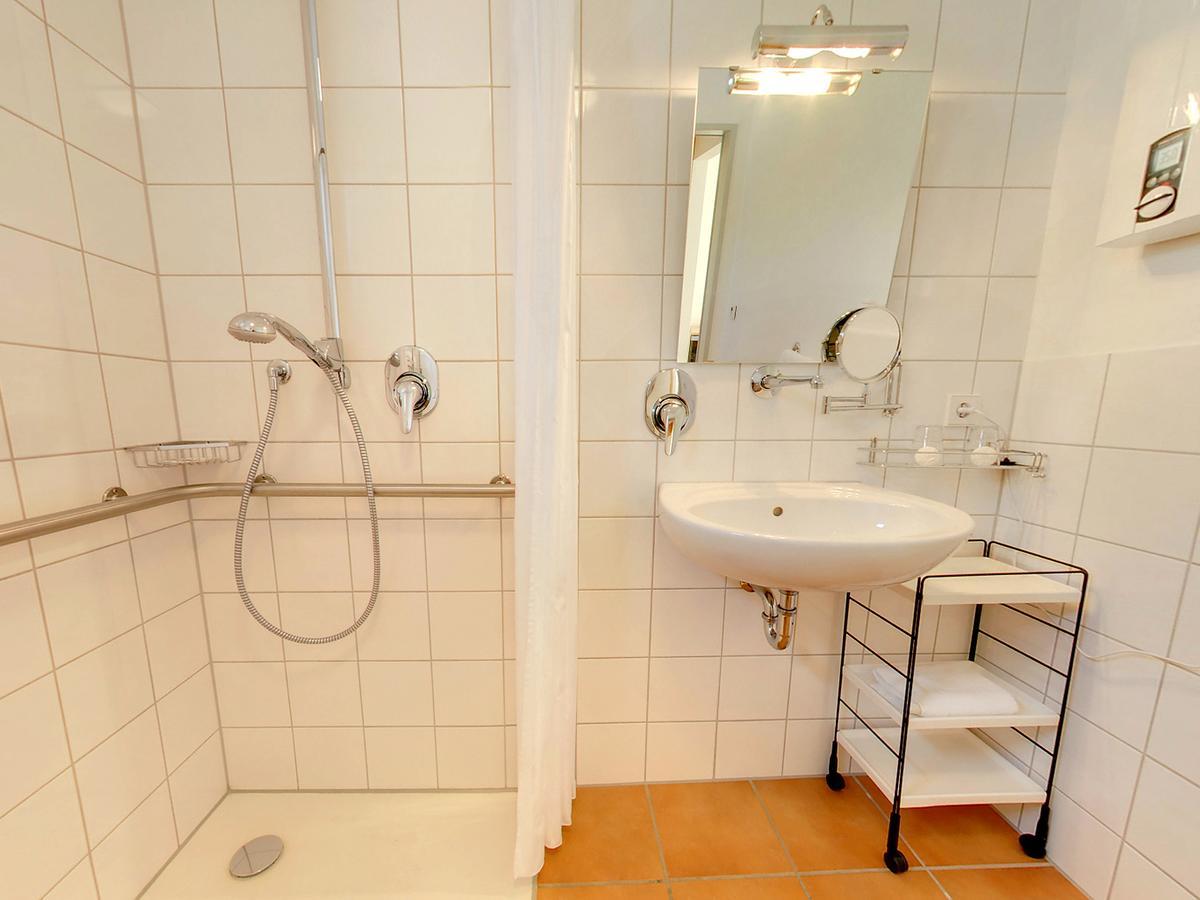Seminarhotel In Der Manfred-Sauer-Stiftung Lobbach Szoba fotó